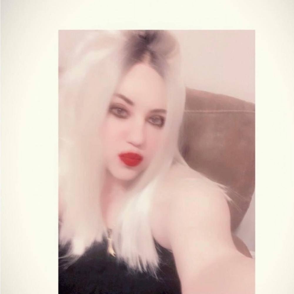 Meet your Posher, Kira renee